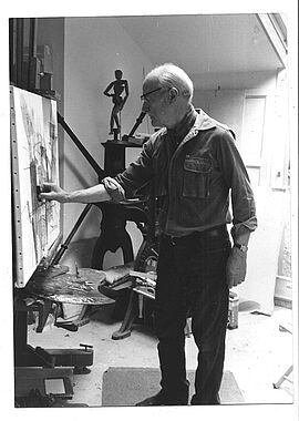 L'artiste Albert LAUZERO dans son atelier en 1987 - Agrandir l'image (fenêtre modale)